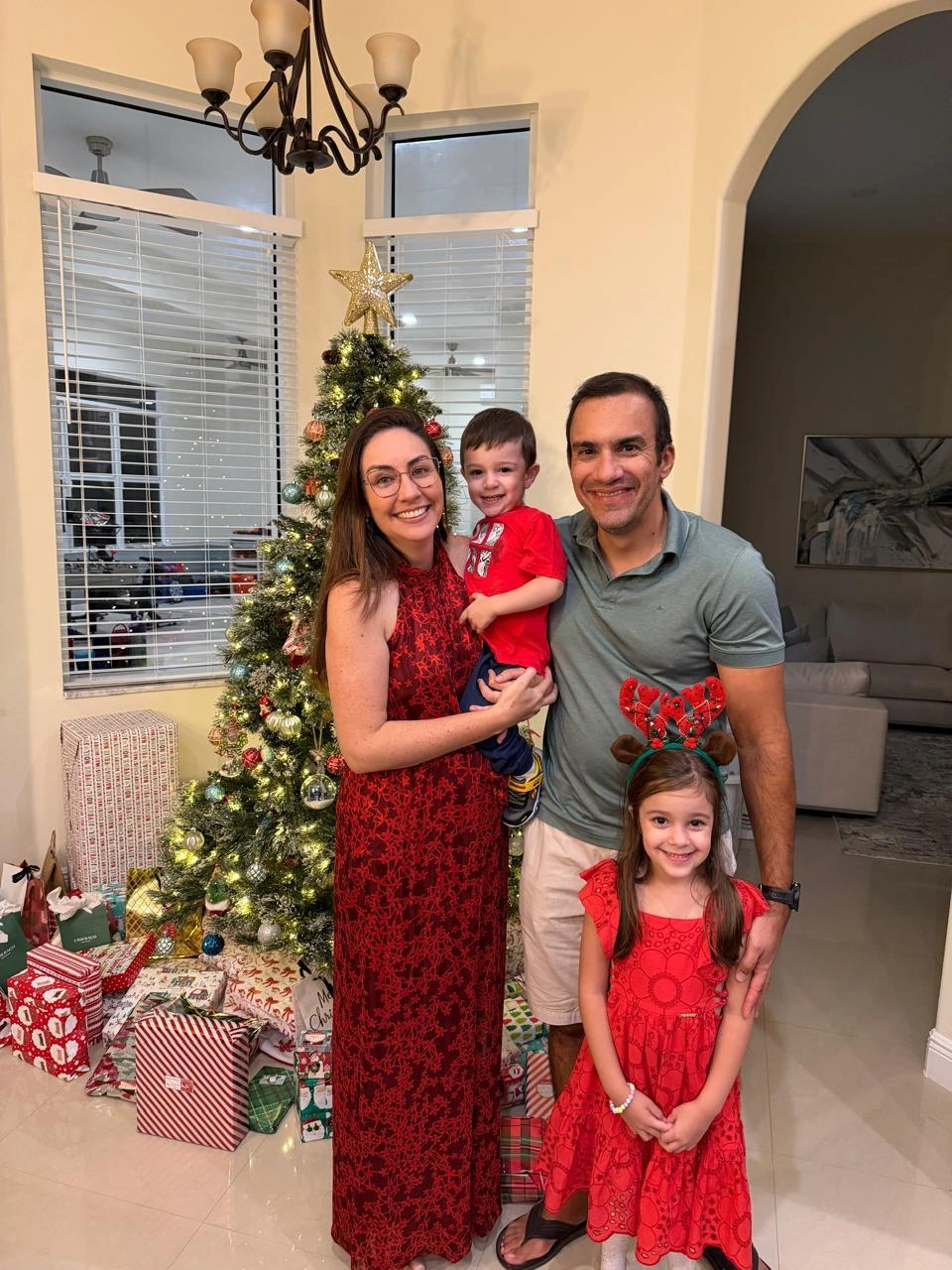 Camila Carvalho e sua família, em foto enviada para o IMC Família